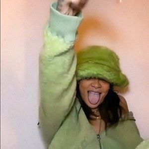 Meet your Posher, Tejiri